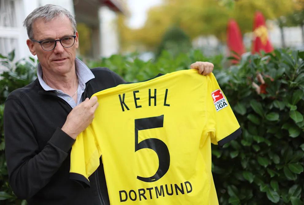 他不仅让球, 情况下依然 他不仅让球, 情况下依然